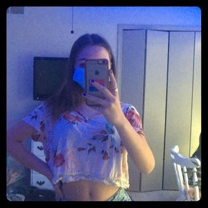 Cream Short Sleeve Tee With Roses And Lace Trim